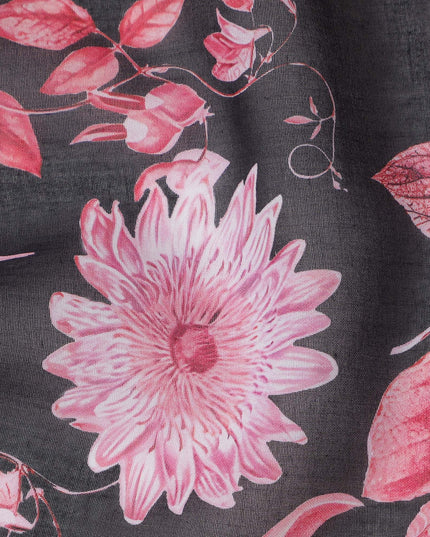 قماش فوال قطني بقاعدة رمادية فحمية مع طباعة زهور وردية ووردية، تصميم نباتي فني، عرض 110 سم، صنع في الهند - D23789