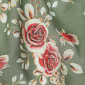 قاعدة خضراء زيتونية مع قماش فوال قطني مطبوع عليه زهور وردية حمراء وبيج، تصميم باقة عتيقة، عرض 110 سم، صنع في الهند - D23792
