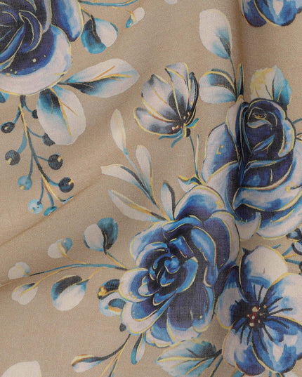 قاعدة بيج مع قماش قطني فوال مطبوع عليه زهور وردية زرقاء وبيضاء، بنمط باقة كلاسيكية، عرض 110 سم، صنع في الهند - D23793