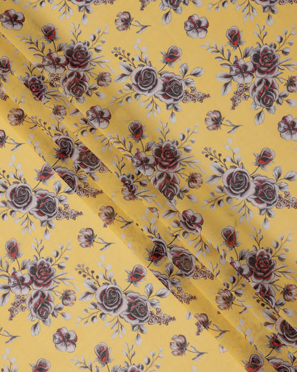 قماش فوال قطني بقاعدة صفراء زاهية مع نقش زهور وردية حمراء ورمادية، بنمط باقة كلاسيكي، عرض 110 سم، صنع في الهند - D23794