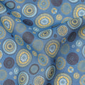 قماش فوال قطني بقاعدة زرقاء فولاذية مع نقاط متعددة الألوان متحدة المركز، بتصميم دائري تجريدي، عرض 110 سم، صنع في الهند - D23796