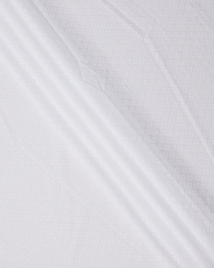 قماش فوال قطني مطرز بنمط أوراق الشجر، قاعدة بيضاء، تصميم هندسي رقيق، عرض 110 سم، صنع في الهند - D23798