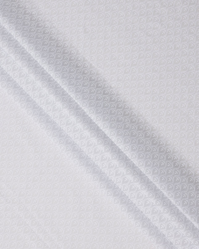 قماش فوال قطني مطرز بنمط متعرج من الكرمة والأوراق، بقاعدة بيضاء، بتفاصيل نمط خطي، عرض 110 سم، صنع في الهند - D23801