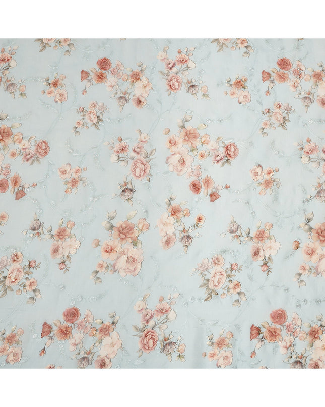 قماش فوال قطني مطبوع عليه زهور وردية زرقاء فاتحة مع لمسات من الترتر الرقيق، عرض 110 سم، صنع في الهند - D24255