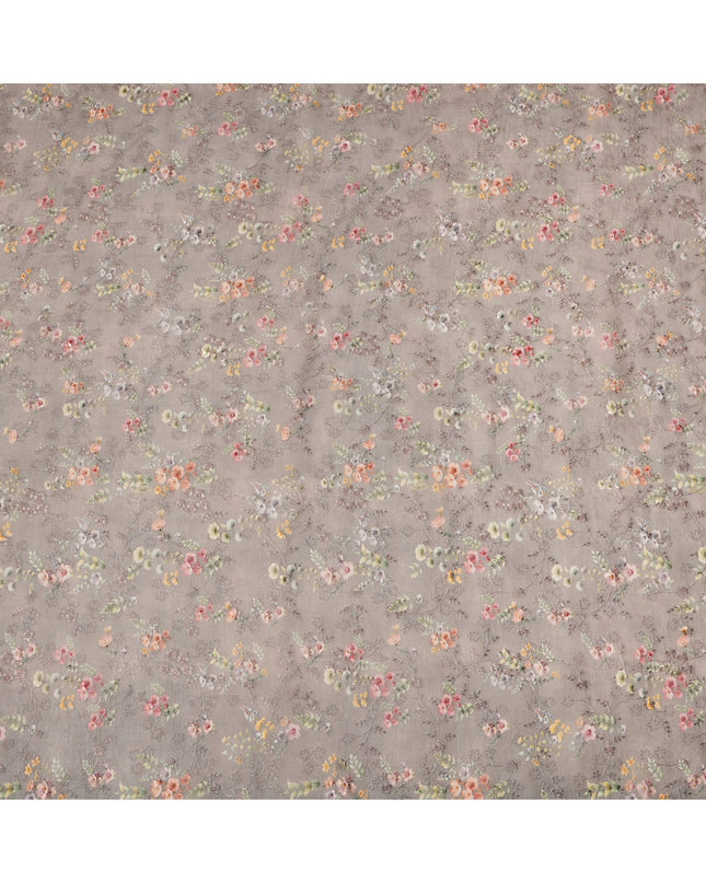 قماش فوال قطني مطبوع عليه زهور دقيقة باللون البني الداكن مع تطريز ذاتي متناسق، عرض 110 سم، صنع في الهند - D24259