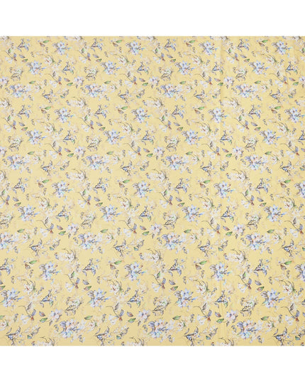 قماش قطني مطبوع عليه زهور باللون الأصفر الزبدي مع زخارف بتلات زرقاء وبيج، عرض 110 سم، صنع في الهند - D24268