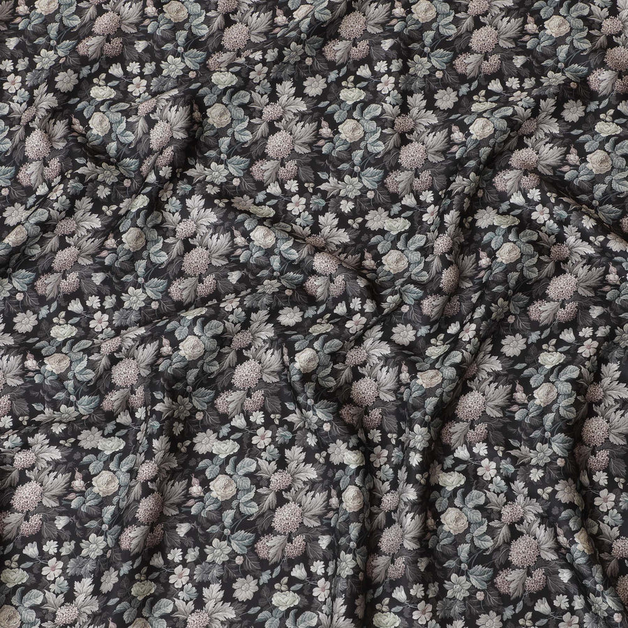 قماش قطني مخلوط باللون الرمادي الفحمي - طباعة زهور باللون الأبيض والأخضر الناعم، عرض 140 سم -D19169