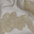 قماش شيفون حرير فرنسي عاجي (فرنساوي) مع تصميم زهور لوركس ذهبي معدني، عرض 110 سم -D19734