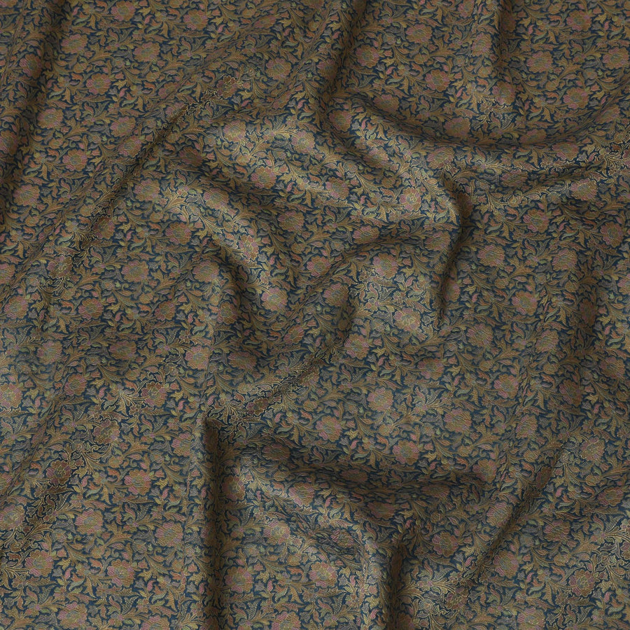 قماش حرير بروكار مع تصميم زهور باللونين الأزرق الداكن والذهبي، عرض 110 سم، هندي المنشأ-D19749