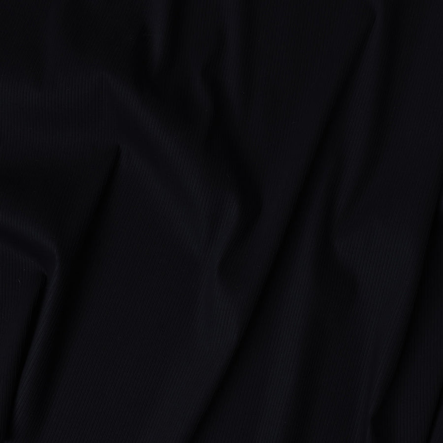 قماش قميص سهرة من القطن بنسبة 100% باللون الأسود النفاث مع نسيج مخطط رقيق، عرض 150 سم، صنع في سويسرا - D20466