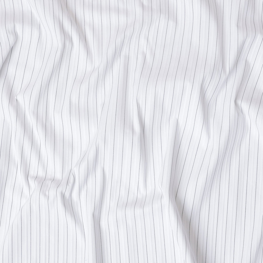 قماش قميص سهرة كلاسيكي أبيض 100% قطني بخطوط رفيعة، عرض 150 سم، صنع في سويسرا - D20467