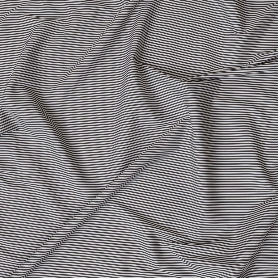 قماش قمصان مخطط باللونين الأسود والرمادي مصنوع من القطن بنسبة 100%، عرض 150 سم، صنع في إيطاليا - D20478