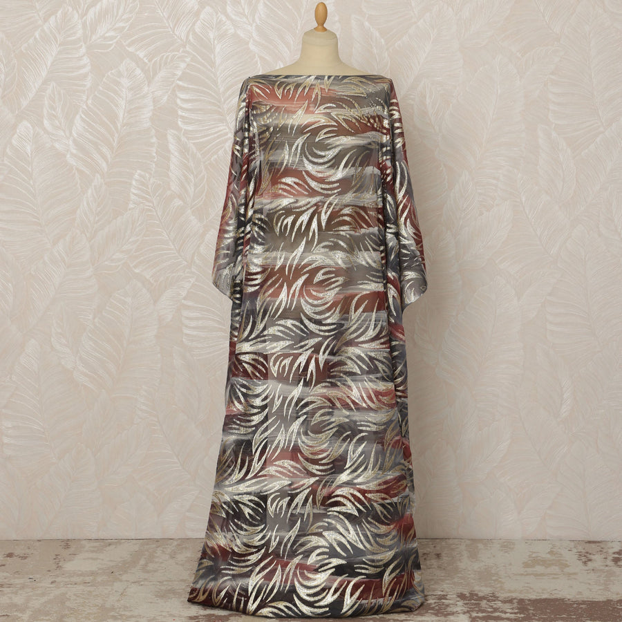 قماش شيفون حرير صومالي باللون الرمادي والصدأ بتصميم أوراق لوريكس معدنية، 3.5 متر، عرض 140 سم - D20672