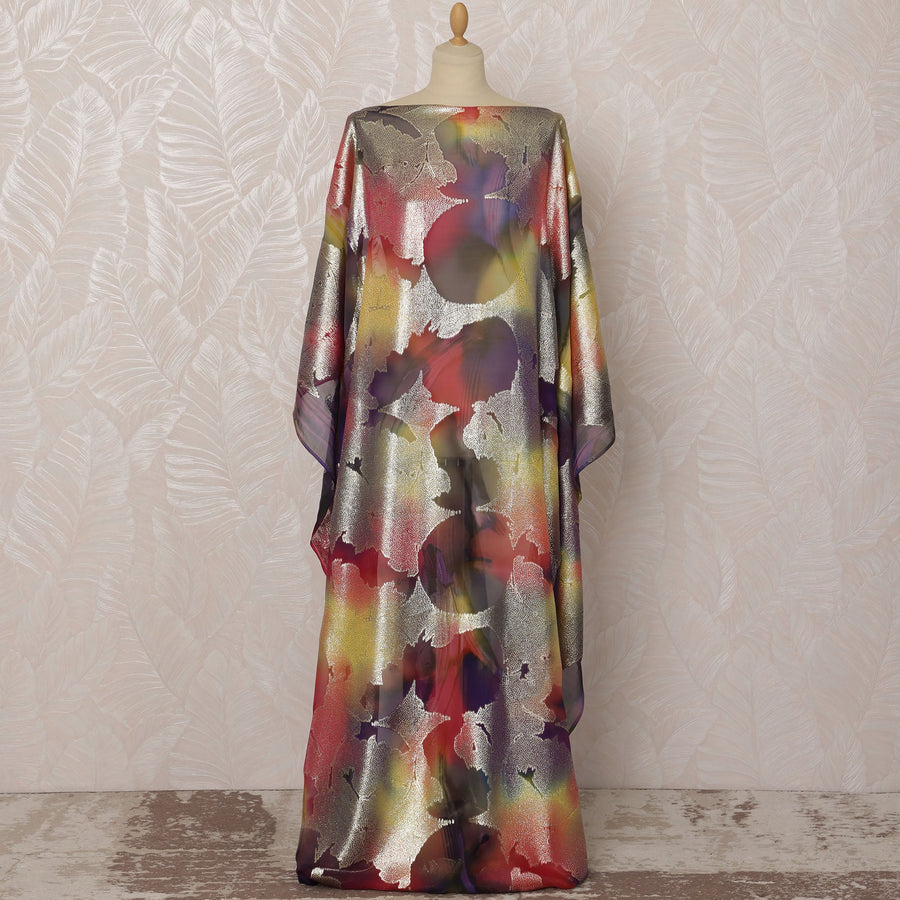 قماش شيفون حرير ديراك بنقشة أوراق الشجر متعددة الألوان والفضية مع لوركس معدني، 3.5 متر، عرض 140 سم - D20793