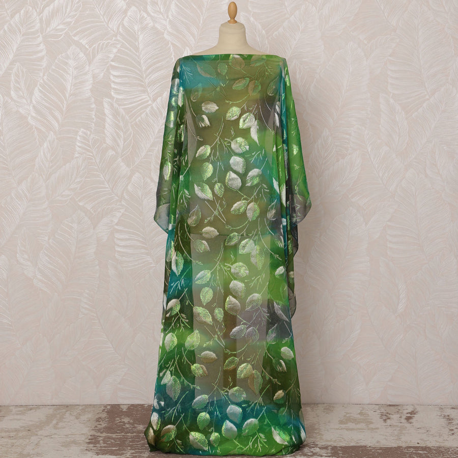 قماش شيفون حرير ديراك بنقشة أوراق الشجر الخضراء والفضية مع لوركس معدني، 3.5 متر، عرض 140 سم - D20811