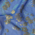 قماش شيفون حرير أزرق ملكي مع تطريز زهور ذهبية ولوركس معدني، عرض 110 سم، صنع في كوريا الجنوبية-D21154