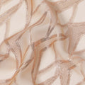 قماش شيفون حرير فرنسي بلون الخوخ الفاتح مع تصميم هندسي باللون الذهبي الوردي المعدني، عرض 110 سم - D21673