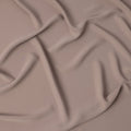 قماش كريب صناعي سادة قابل للتمدد بلون كاكي بيج - عرض 140 سم - صنع في إندونيسيا - D22116