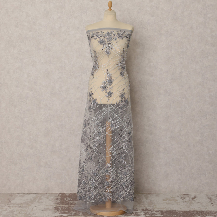 قماش نايلون تول رمادي مطرز بالترتر وتفاصيل الأزهار - عرض 135 سم، 3.5 متر، صنع في تايوان - D22338