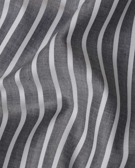 قماش قميص قطني سويسري 100% مطبوع عليه خطوط عمودية رمادية فحمية، عرض 150 سم، صنع في سويسرا - D22905