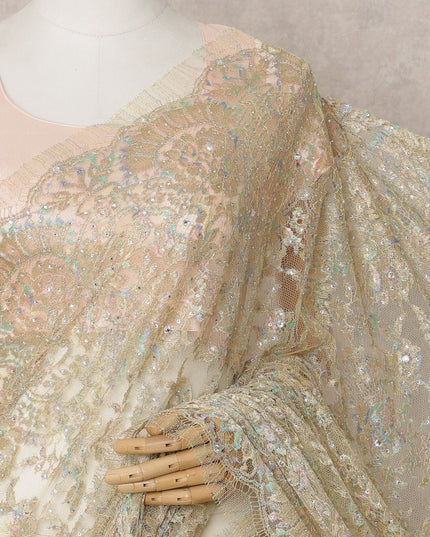 قماش ساري فرنسي فاخر من الدانتيل الشانتيلي المعدني باللون الذهبي اللامع مع تطريز حجري - طول 5.5 متر وعرض 110 سم - مستورد من فرنسا - D22936