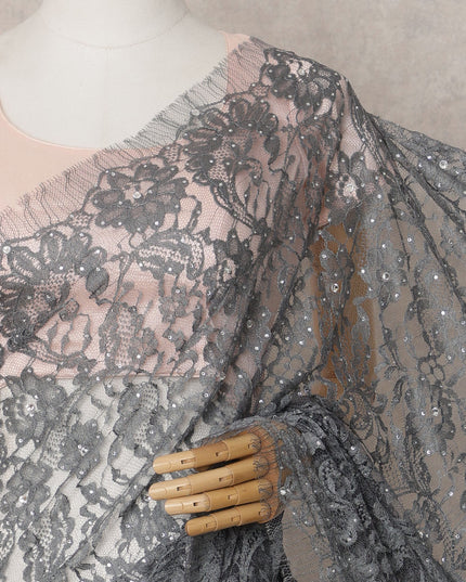 ساري فرنسي فاخر بلون رمادي فحمي من قماش شانتيلي ثنائي اللون مع تطريز حجري - طول 5.5 متر وعرض 110 سم - مستورد من فرنسا - D22948