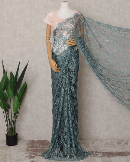 ساري فرنسي فاخر باللون الرمادي المخضر، من قماش شانتيلي ثنائي اللون، مع تطريز حجري - طول 5.5 متر وعرض 110 سم - مستورد من فرنسا - D22952