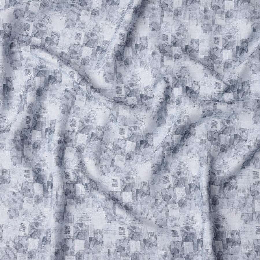 قماش كتان مخلوط بطبعة هندسية باللون الأزرق الجليدي، تصميم خطوط وأشكال تجريدية، عرض 140 سم، صنع في الهند - D23222