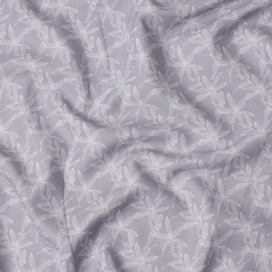 قماش كتان مخلوط بطبعة أوراق الشجر باللون الرمادي اللافندر، بتصميم نباتي أبيض رقيق، عرض 140 سم، صنع في الهند - D23223
