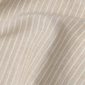 قماش كتان مخلوط بخطوط عمودية باللونين البيج والأبيض، منسوج بدقة بنمط خطوط رفيعة مع نسيج طبيعي، عرض 140 سم، صنع في الهند - D23249