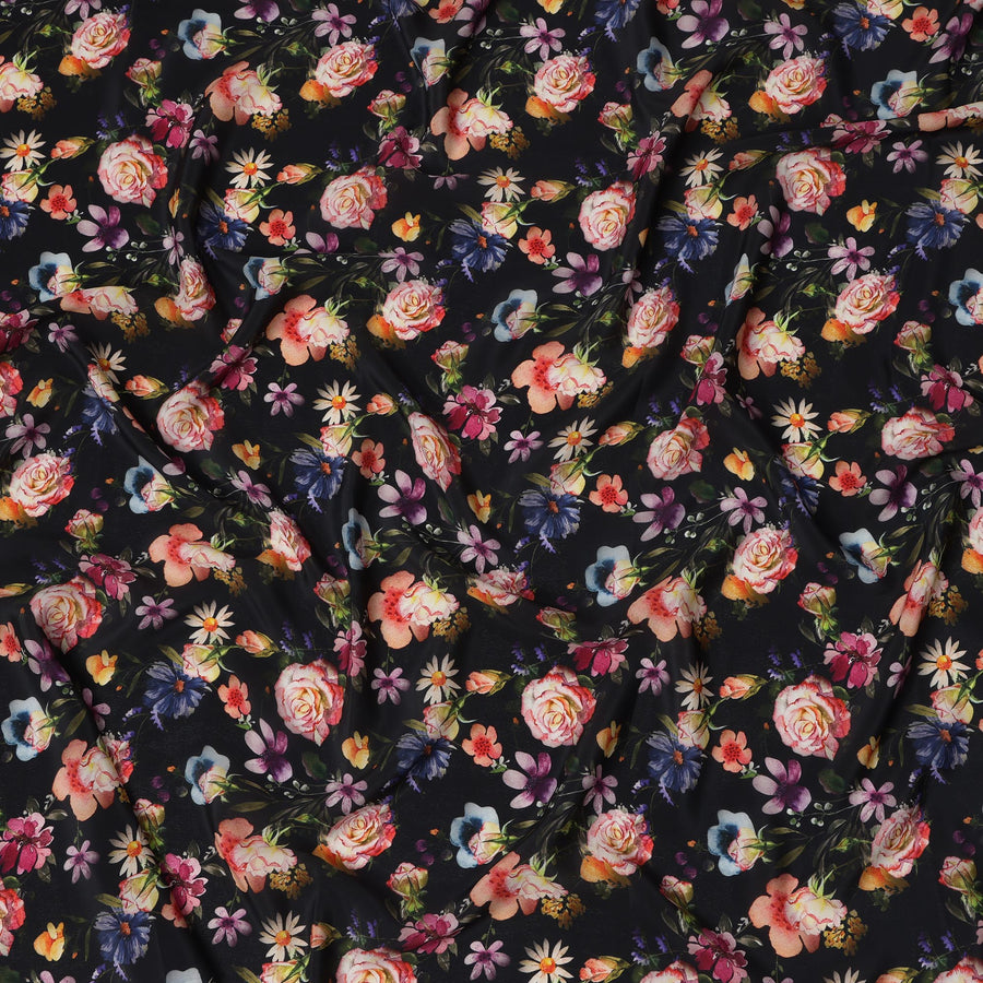 قماش كريب حريري أسود مطبوع عليه زهور متعددة الألوان، عرض 110 سم، صنع في الهند - D23342