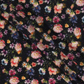 قماش كريب حريري أسود مطبوع عليه زهور متعددة الألوان، عرض 110 سم، صنع في الهند - D23342