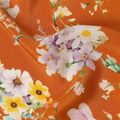 قماش كريب حريري مطبوع عليه زهور برتقالية صدئة مع زخارف زهرية باستيلية، عرض 110 سم، صنع في الهند - D23343