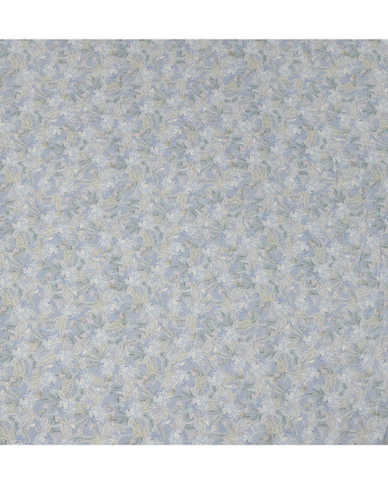 قماش كريب فيسكوز مطبوع عليه زهور باللون الأزرق الباهت مع زخارف أوراق ناعمة، عرض 110 سم، صنع في الهند - D23394
