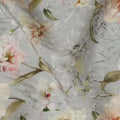 قماش كريب فيسكوز ناعم رمادي فاتح مطبوع عليه زهور بألوان مائية، عرض 110 سم، صنع في الهند - D23396