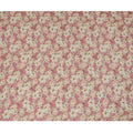قماش كريب فيسكوز مطبوع عليه زهور كبيرة باللون الوردي مع تصميم زهرة كريمية، عرض 110 سم، صنع في الهند - D23397