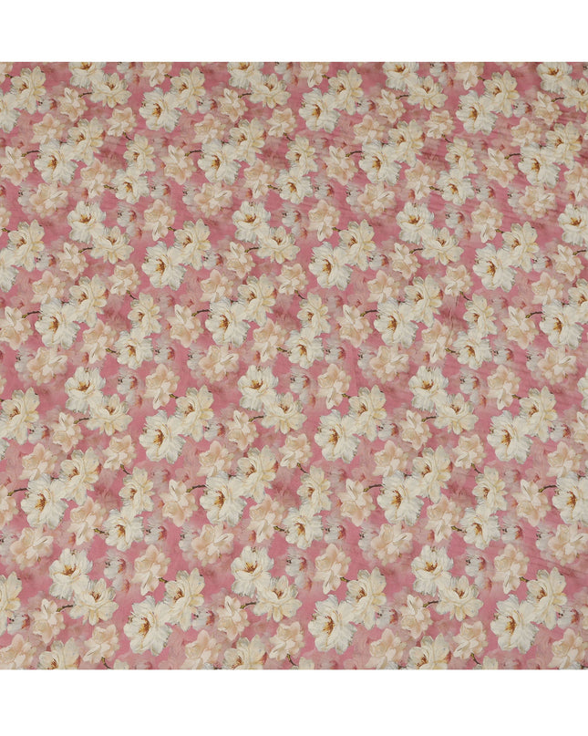 قماش كريب فيسكوز مطبوع عليه زهور كبيرة باللون الوردي مع تصميم زهرة كريمية، عرض 110 سم، صنع في الهند - D23397