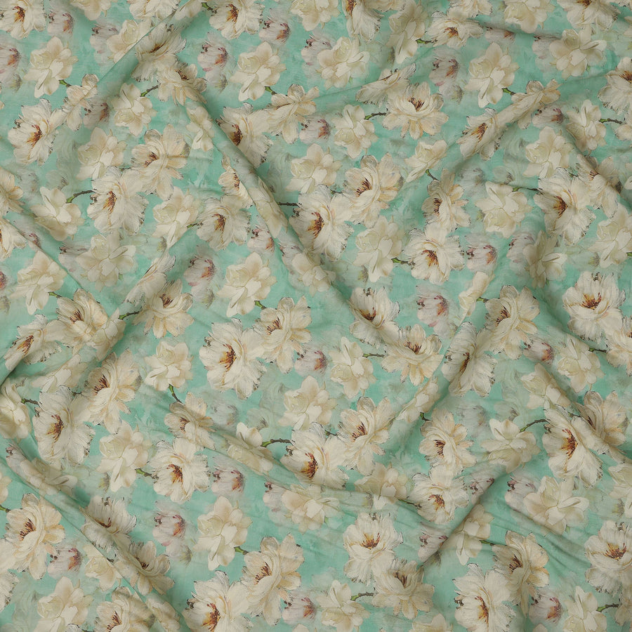 قماش كريب فيسكوز مطبوع عليه زهور باللون الأخضر المائي الكريمي الكبير مع تفاصيل بتلات ناعمة، عرض 110 سم، صنع في الهند - D23398