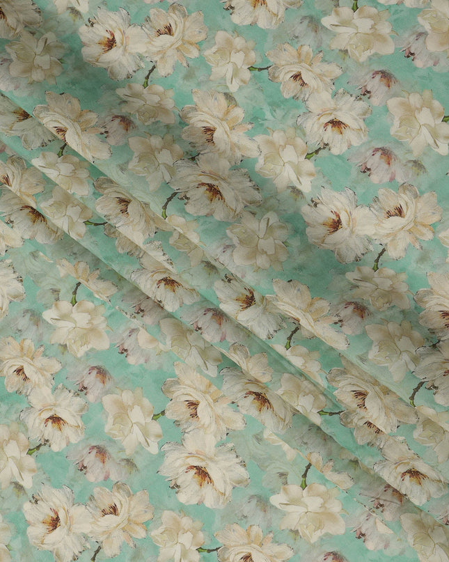 قماش كريب فيسكوز مطبوع عليه زهور باللون الأخضر المائي الكريمي الكبير مع تفاصيل بتلات ناعمة، عرض 110 سم، صنع في الهند - D23398
