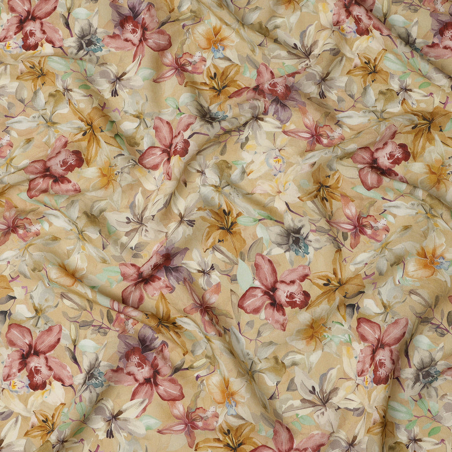 قماش كريب فيسكوز مطبوع عليه زهور متعدد الألوان، بيج دافئ، بمظهر مرسوم يدويًا، عرض 110 سم، صنع في الهند - D23402