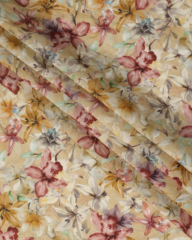 قماش كريب فيسكوز مطبوع عليه زهور متعدد الألوان، بيج دافئ، بمظهر مرسوم يدويًا، عرض 110 سم، صنع في الهند - D23402