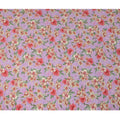 قماش كريب فيسكوز مطبوع عليه زهور باللونين الوردي والأحمر والكريمي مع لمسات من أوراق الشجر الخضراء، عرض 110 سم، صنع في الهند - D23404