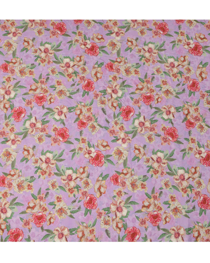 قماش كريب فيسكوز مطبوع عليه زهور باللونين الوردي والأحمر والكريمي مع لمسات من أوراق الشجر الخضراء، عرض 110 سم، صنع في الهند - D23404