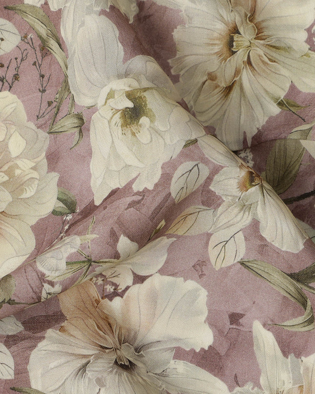 قماش كريب فيسكوز مطبوع عليه زهور وردية عاجية بنفسجية مع زخارف أوراق ناعمة، عرض 110 سم، صنع في الهند - D23405