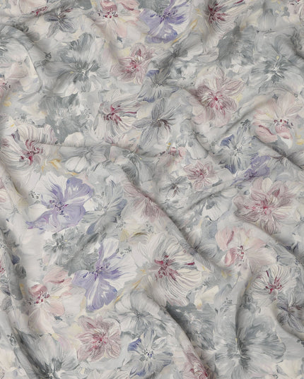 قماش كريب فيسكوز مطبوع عليه زهور باللون الرمادي الفاتح والأرجواني مع تصميم زهور مرسومة، عرض 110 سم، صنع في الهند - D23409