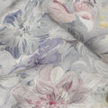 قماش كريب فيسكوز مطبوع عليه زهور باللون الرمادي الفاتح والأرجواني مع تصميم زهور مرسومة، عرض 110 سم، صنع في الهند - D23409