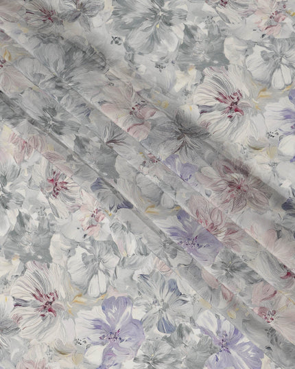 قماش كريب فيسكوز مطبوع عليه زهور باللون الرمادي الفاتح والأرجواني مع تصميم زهور مرسومة، عرض 110 سم، صنع في الهند - D23409
