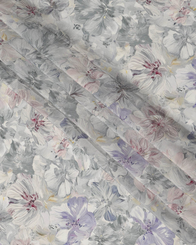 قماش كريب فيسكوز مطبوع عليه زهور باللون الرمادي الفاتح والأرجواني مع تصميم زهور مرسومة، عرض 110 سم، صنع في الهند - D23409