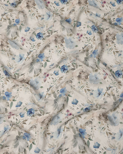 قماش كريب فيسكوز مطبوع عليه زهور باللونين الأزرق والبيج، قاعدة عاجية، مع تفاصيل أوراق بألوان مائية، عرض 110 سم، صنع في الهند - D23411