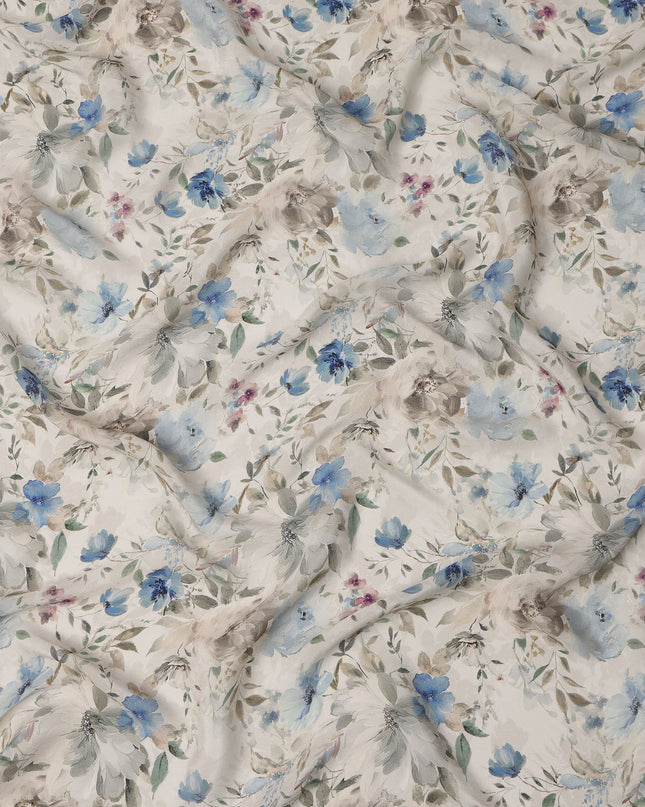 قماش كريب فيسكوز مطبوع عليه زهور باللونين الأزرق والبيج، قاعدة عاجية، مع تفاصيل أوراق بألوان مائية، عرض 110 سم، صنع في الهند - D23411